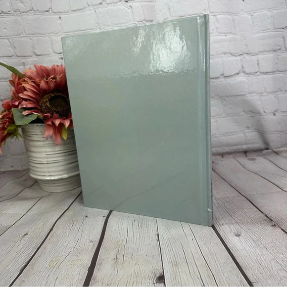 vintage penquins and polar bears animals of ice and snow children's book 1985 - Picture 3 of 7